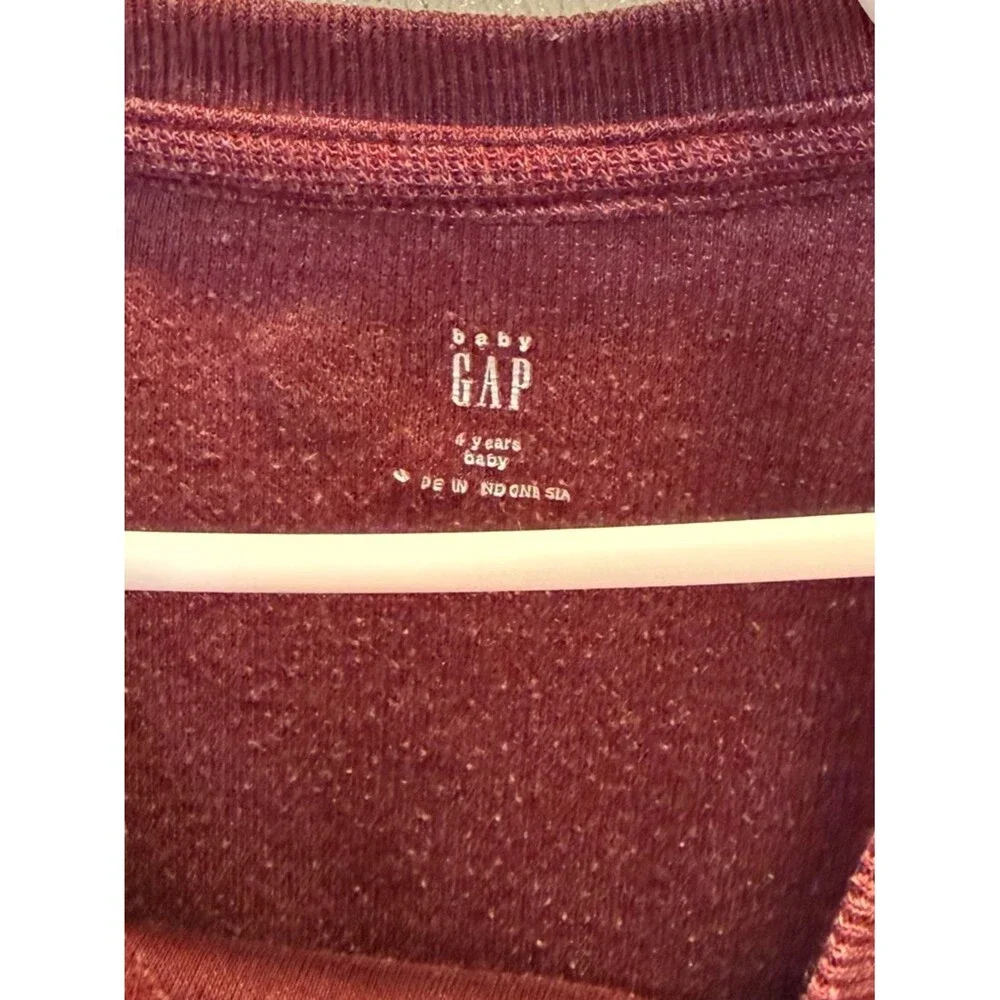 GAP baby (kids) Maroon Crewneck long sleeve with Small Embroidered Logo size 4